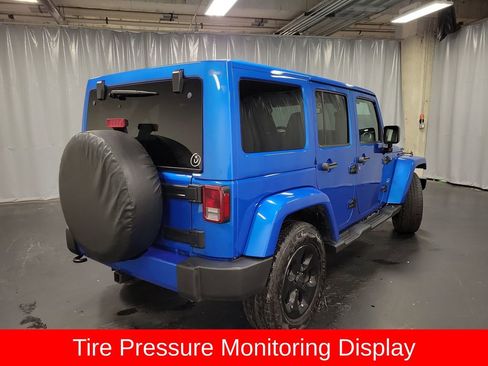 Used 2016 Jeep Wrangler Unlimited Sahara w/ Connectivity Group image 9