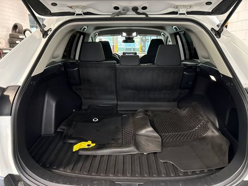 Used 2022 Toyota RAV4 LE AWD/4WD image 12