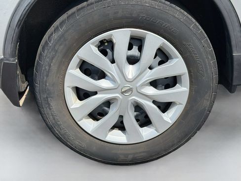 Used 2016 Nissan Rogue S w/ Appearance Package AWD/4WD image 9