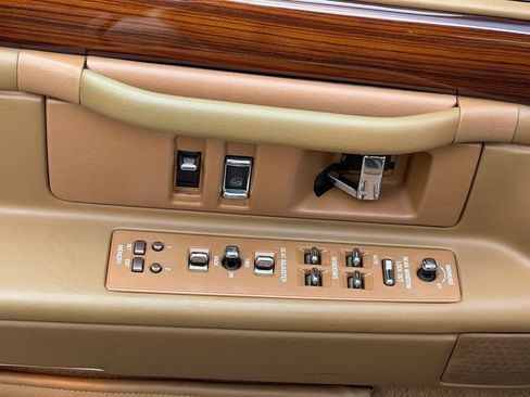 Used 1994 Cadillac De Ville Concours FWD image 30