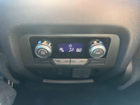 Used 2025 GMC Acadia Elevation image 13