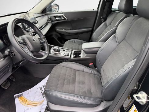 Used 2023 Mitsubishi Outlander SE AWD/4WD image 12
