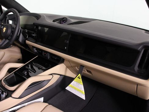 New 2026 Porsche Cayenne GTS image 15