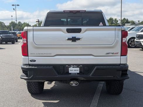 Used 2022 Chevrolet Silverado 1500 ZR2 w/ Technology Package AWD/4WD image 4