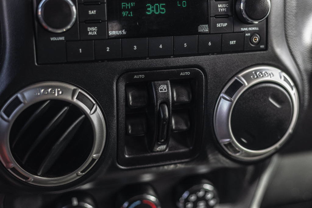 Used 2018 Jeep Wrangler Unlimited Rubicon AWD/4WD image 10