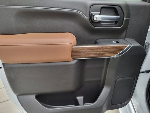 Used 2022 Chevrolet Silverado 1500 High Country w/ Z71 Off-Road Package image 42