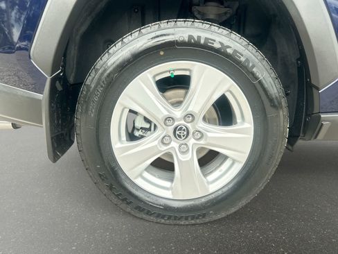 Used 2019 Toyota RAV4 XLE w/ Convenience Package AWD/4WD image 5