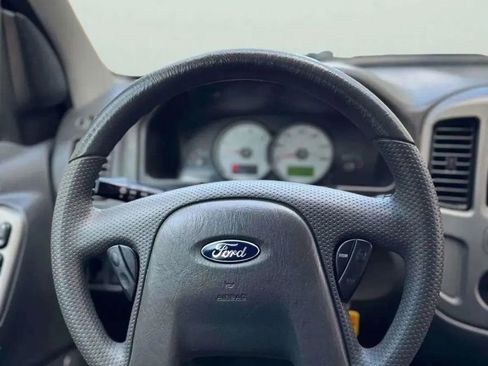 Used 2005 Ford Escape XLT image 27