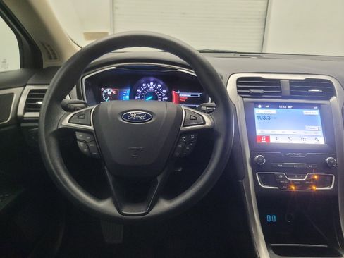 Used 2019 Ford Fusion SE FWD image 22