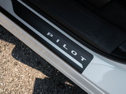 New 2025 Honda Pilot EX-L image 5