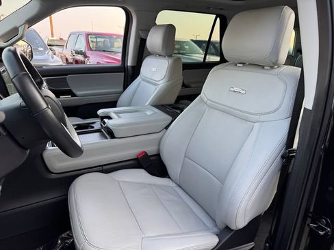 Used 2025 Ford Expedition Platinum w/ Driver's Package AWD/4WD image 14