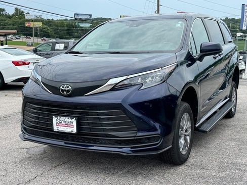 Used 2026 Toyota Sienna LE FWD image 16