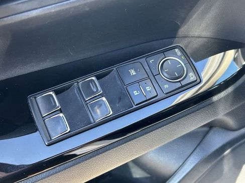 Used 2021 Lexus LX 570 4WD w/ Luxury Package image 24