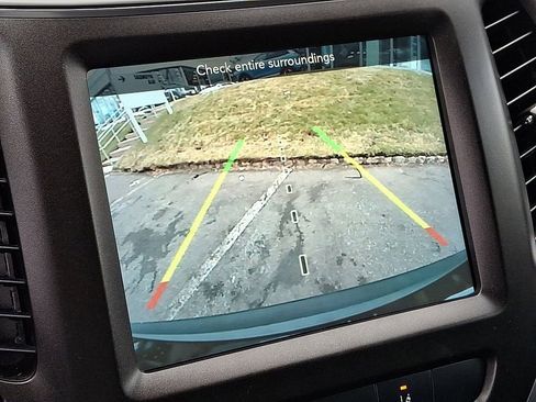 Used 2022 Jeep Cherokee Trailhawk image 18