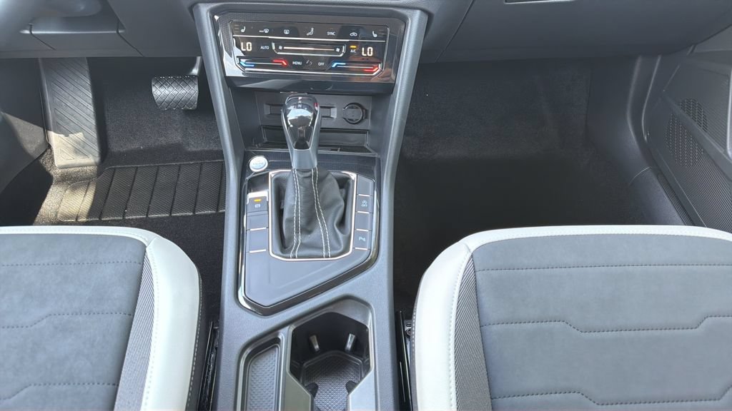 New 2026 Volkswagen Taos SE FWD image 18