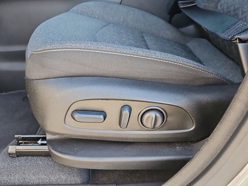 Used 2024 Chevrolet Equinox LT image 17