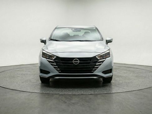 Used 2025 Nissan Versa SV image 2