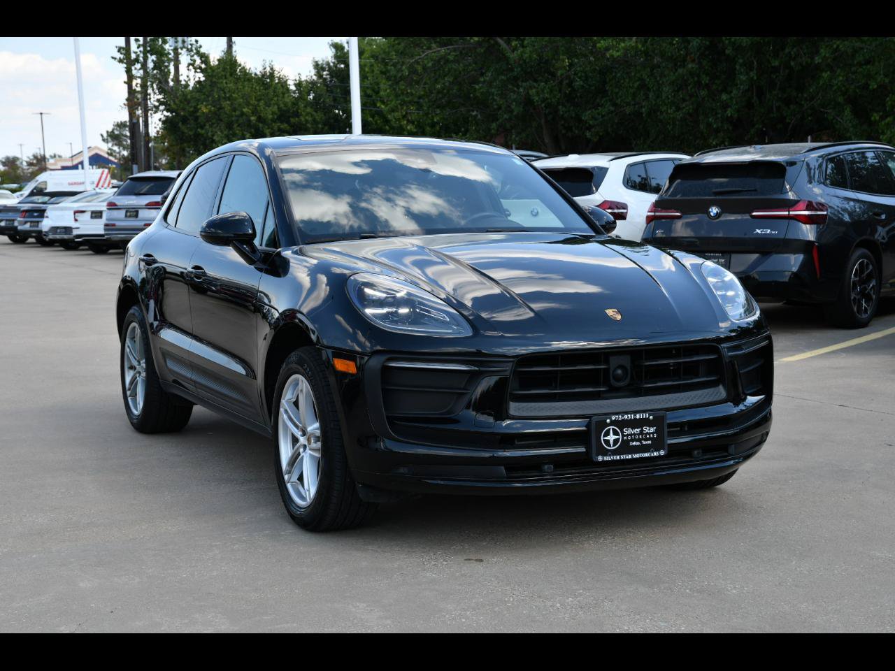 Used 2024 Porsche Macan AWD/4WD image 1