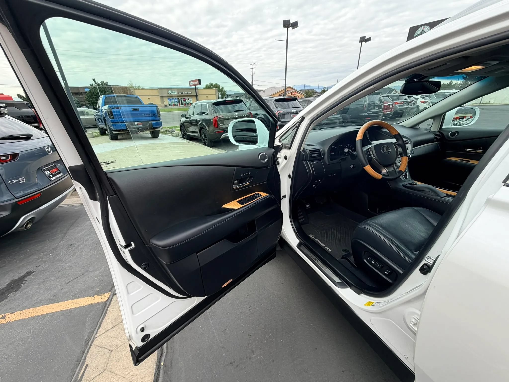 Used 2015 Lexus RX 450h AWD image 9