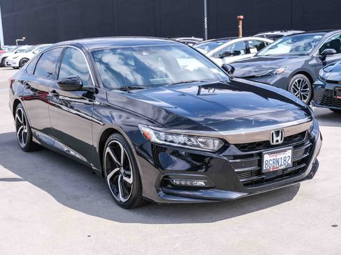 Used 2018 Honda Accord Sport image 3