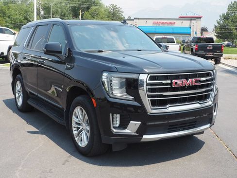 Used 2023 GMC Yukon SLT w/ SLT Premium Package AWD/4WD image 3