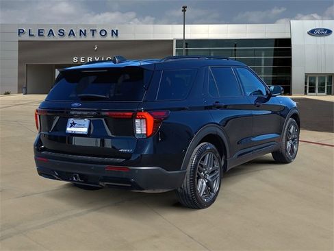 Used 2025 Ford Explorer ST-Line w/ ST-Line Street Pack image 5