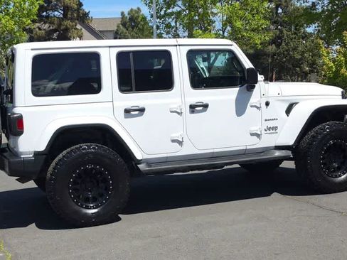 Used 2021 Jeep Wrangler Unlimited Sahara w/ Uconnect 4C Nav & Sound Group AWD/4WD image 9