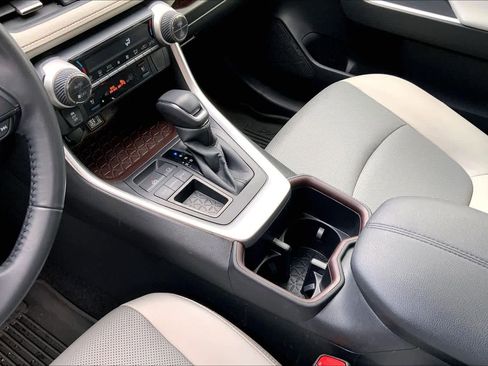 Used 2023 Toyota RAV4 Limited image 17