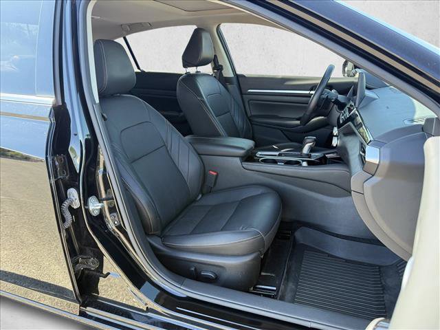 Used 2024 Nissan Altima 2.5 SR w/ SR Premium Package FWD image 13