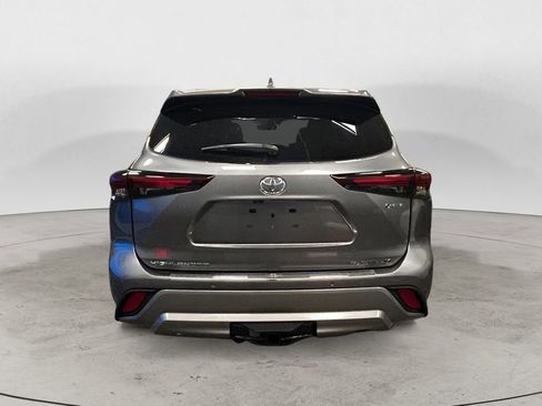 New 2026 Toyota Highlander Platinum image 4