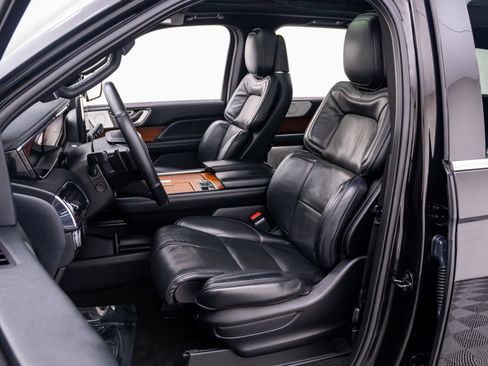 Used 2019 Lincoln Navigator Reserve AWD/4WD image 15