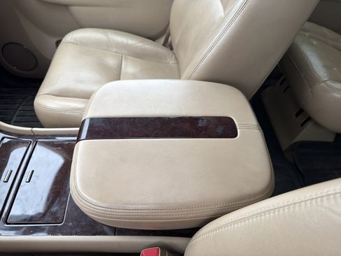 Used 2011 Cadillac Escalade ESV Premium image 26