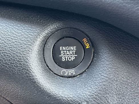 Used 2019 Jeep Cherokee Latitude Plus w/ Cold Weather Group image 10