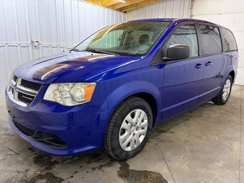 Used 2018 Dodge Grand Caravan SE w/ UConnect Hands-Free Group image 3