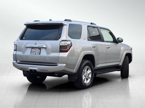 Used 2021 Toyota 4Runner SR5 Premium image 4