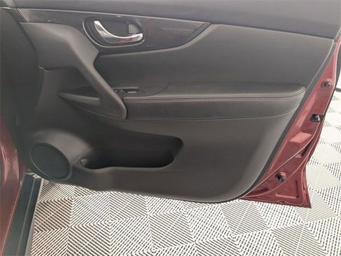 Used 2018 Nissan Rogue SL image 34