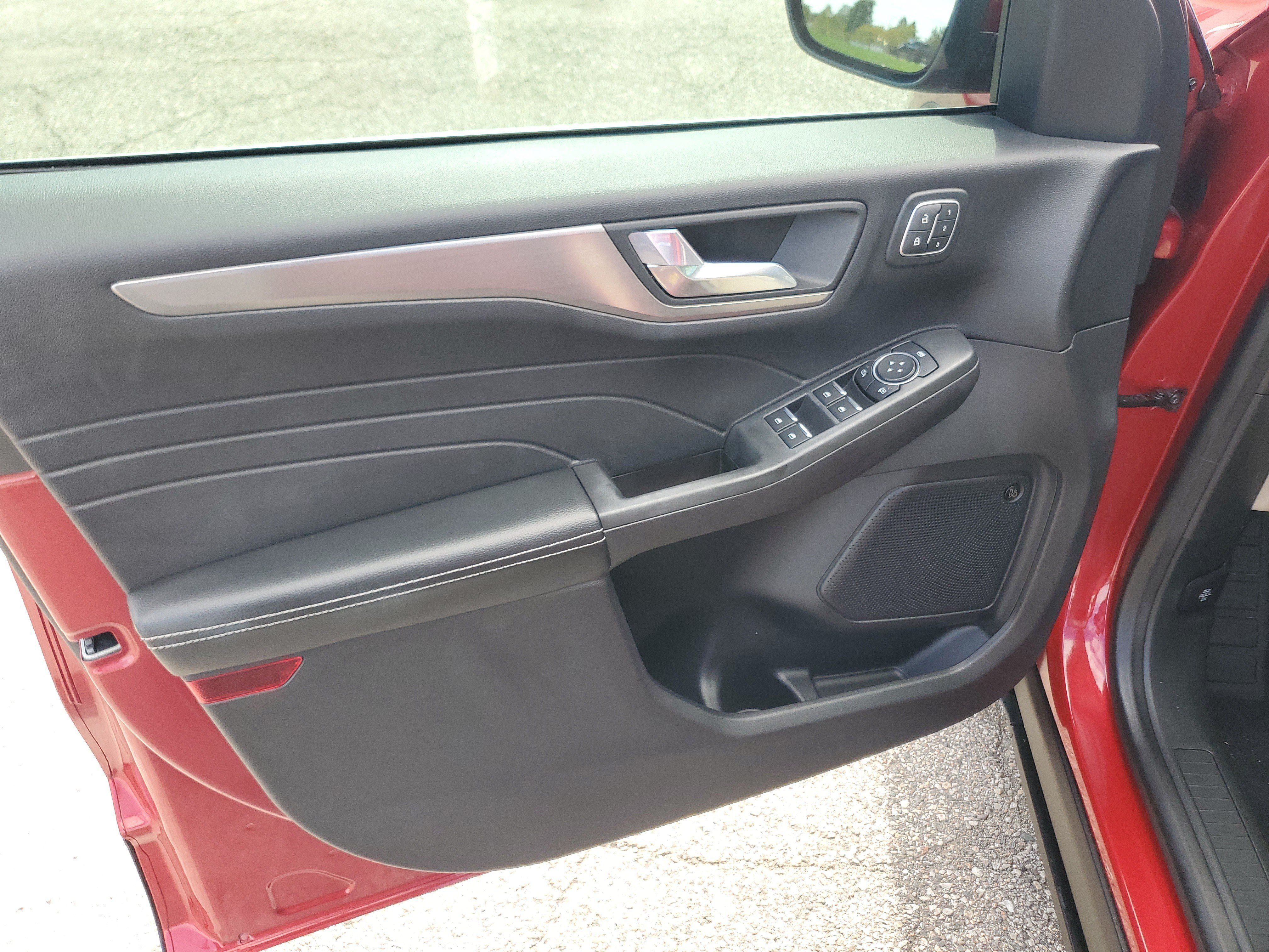 Used 2021 Ford Escape Titanium FWD image 10