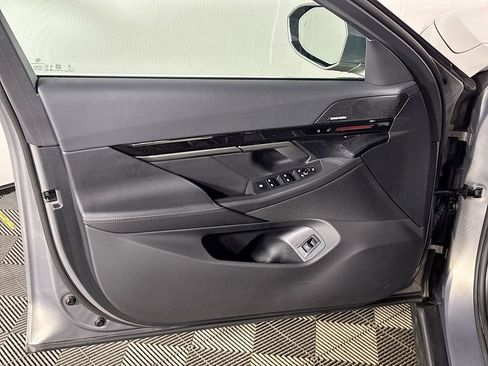 Used 2024 BMW 530i xDrive w/ Premium Package image 10