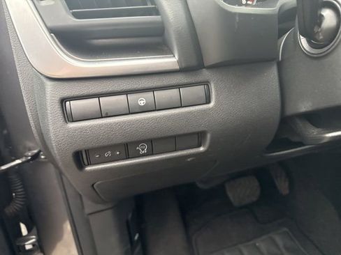 Used 2023 Nissan Rogue SV image 30