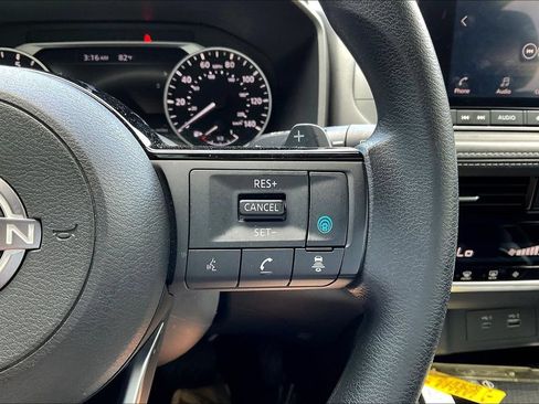 Used 2022 Nissan Rogue SV FWD image 11
