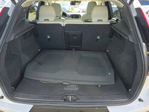 Used 2021 Volvo XC40 T4 Momentum FWD image 11