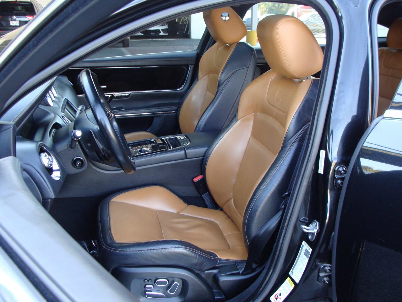 Used 2014 Jaguar XJ R RWD image 7