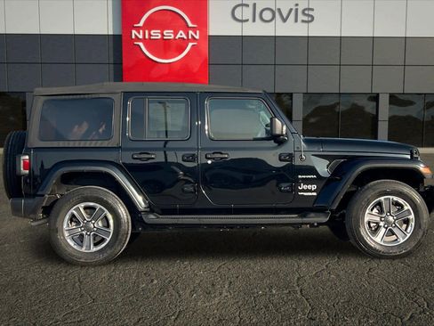 Used 2022 Jeep Wrangler Unlimited Sahara image 9