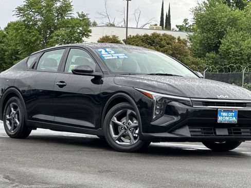 Used 2025 Kia K4 LXS image 2