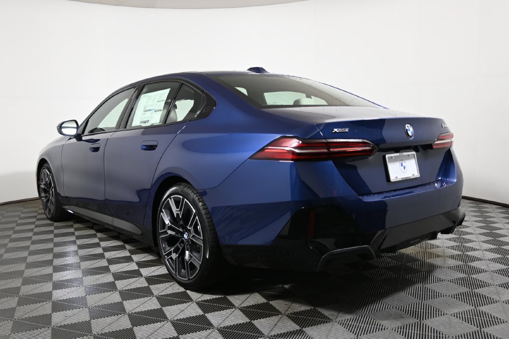 Used 2026 BMW 530i xDrive AWD/4WD image 5