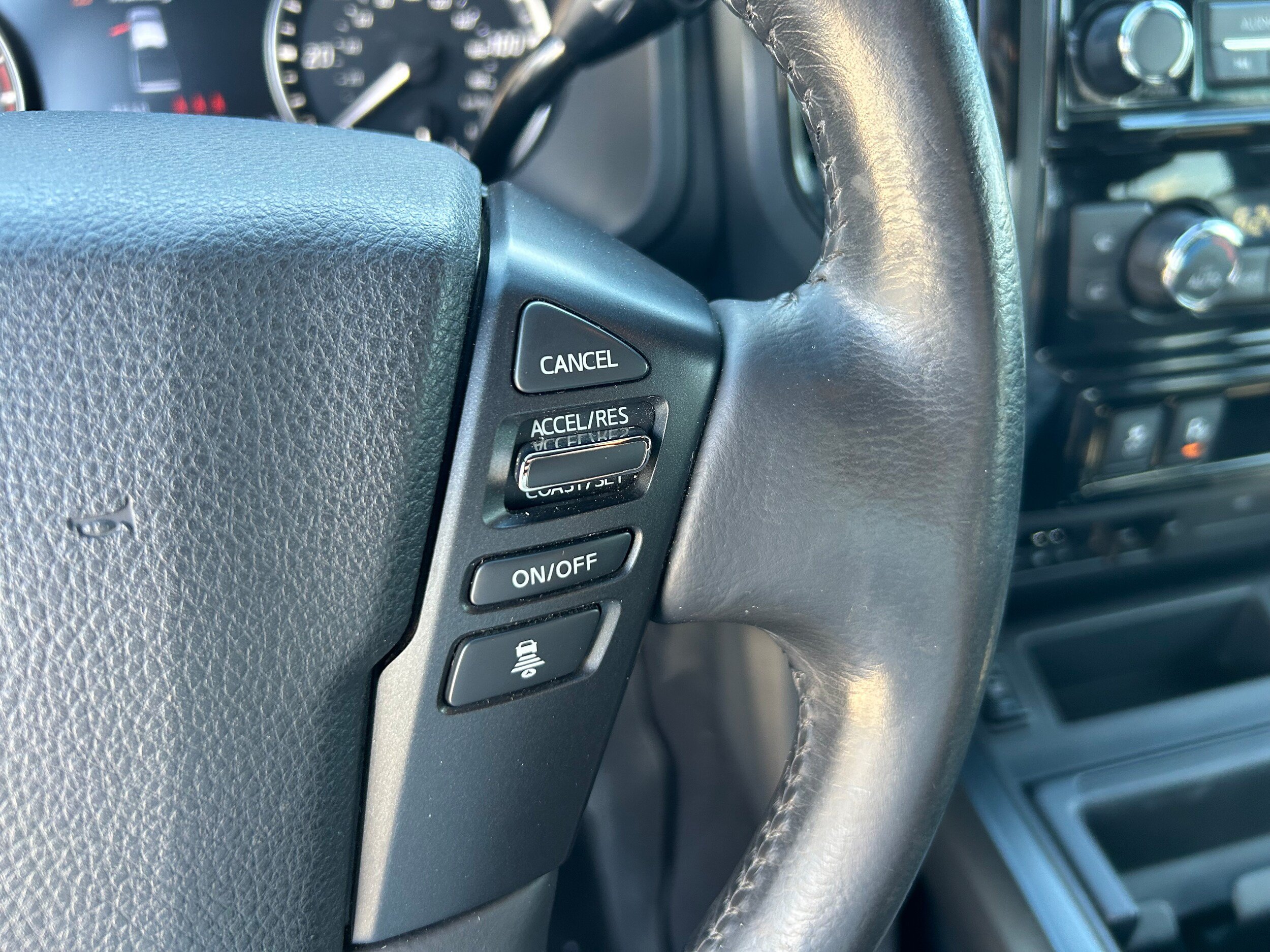Used 2023 Nissan Titan SV w/ SV Convenience Package AWD/4WD image 17