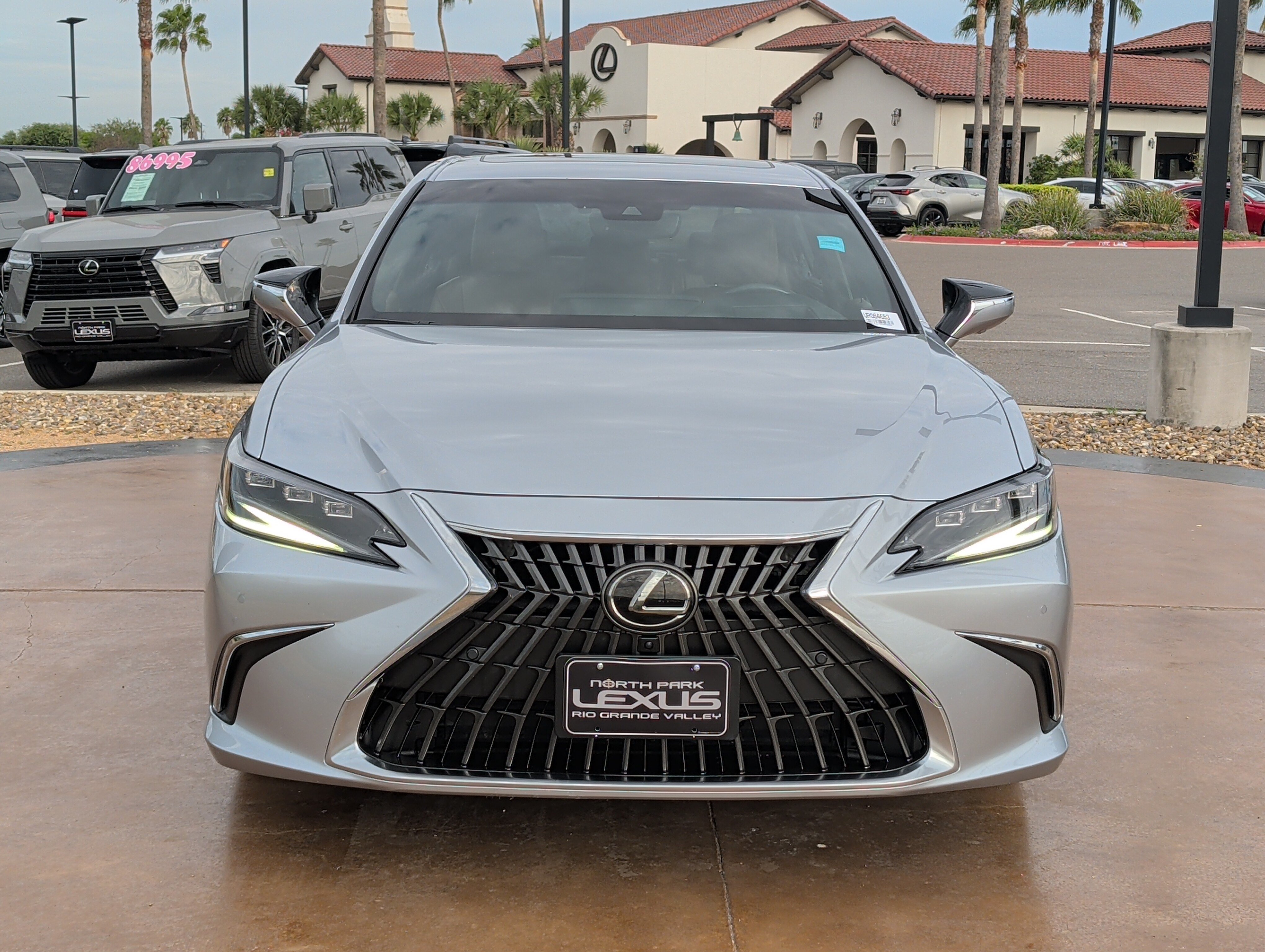 Used 2025 Lexus ES 300h Ultra Luxury w/ Accessory Package (Z1) FWD image 6