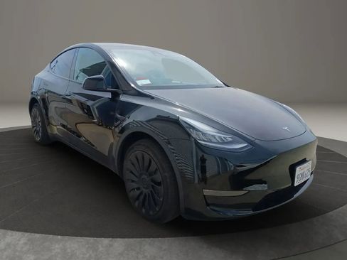 Used 2023 Tesla Model Y Long Range image 2