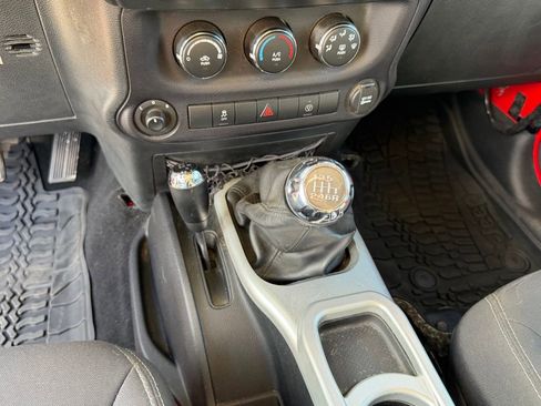 Used 2016 Jeep Wrangler Unlimited Sahara image 22