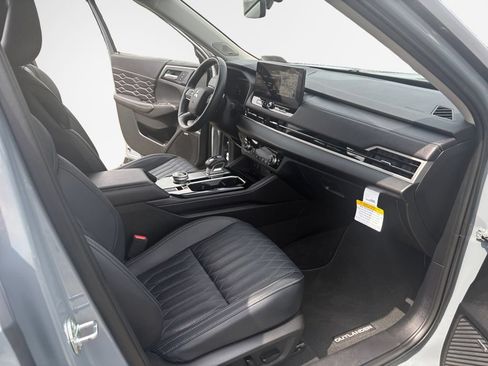 Used 2025 Mitsubishi Outlander SEL AWD/4WD image 26
